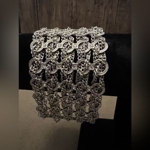 NWOT Jennifer Lopez Silver Tone Simulated Crystal Chain-Wrapped Toggle Bracelet